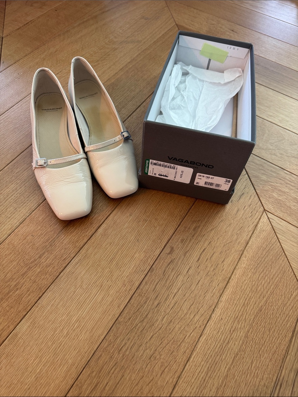 Vagabond cream patent leather shoes